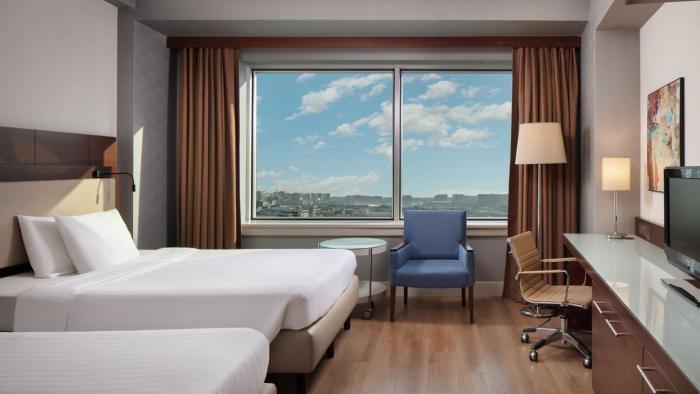 Delta Hotels By Marriott Istanbul West Bilik gambar